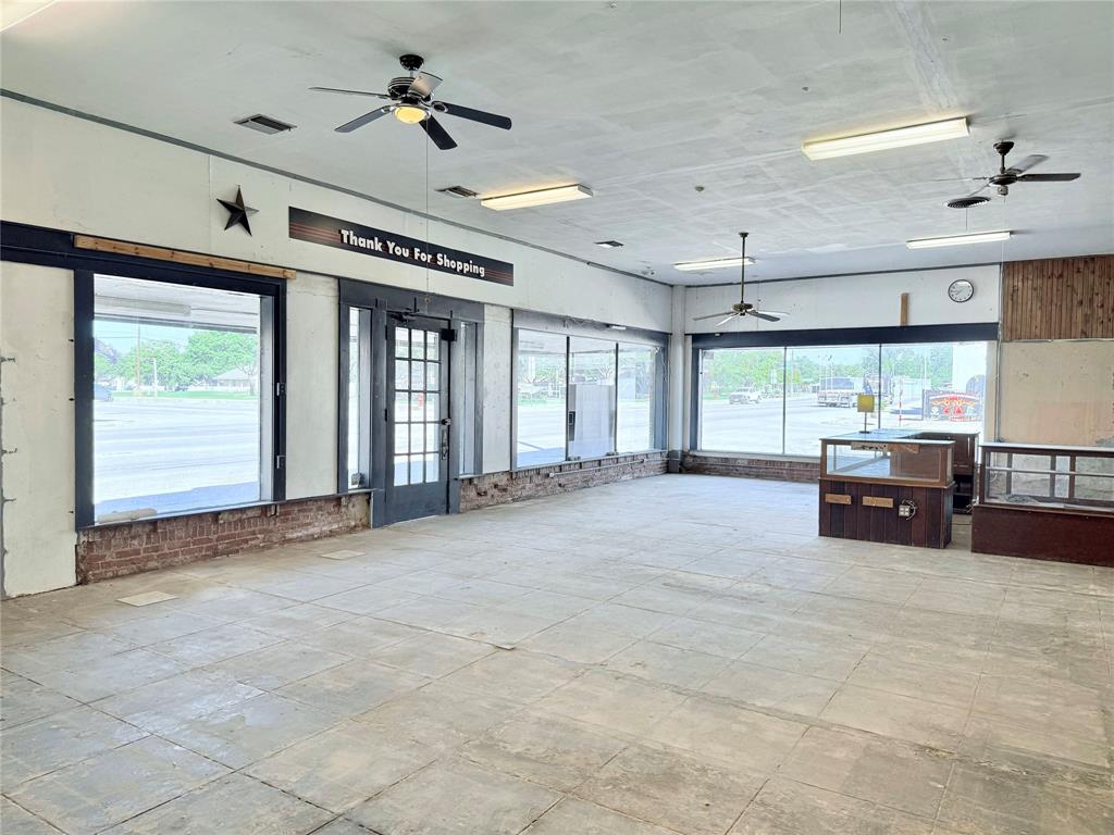 101 S Main Street Property Photo 10