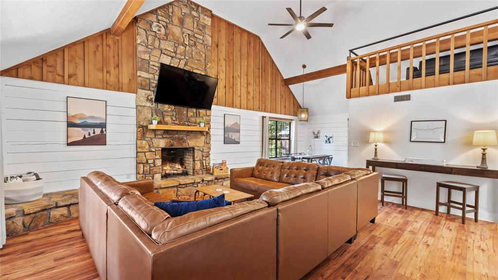 313 Post Oak Road Property Photo 3