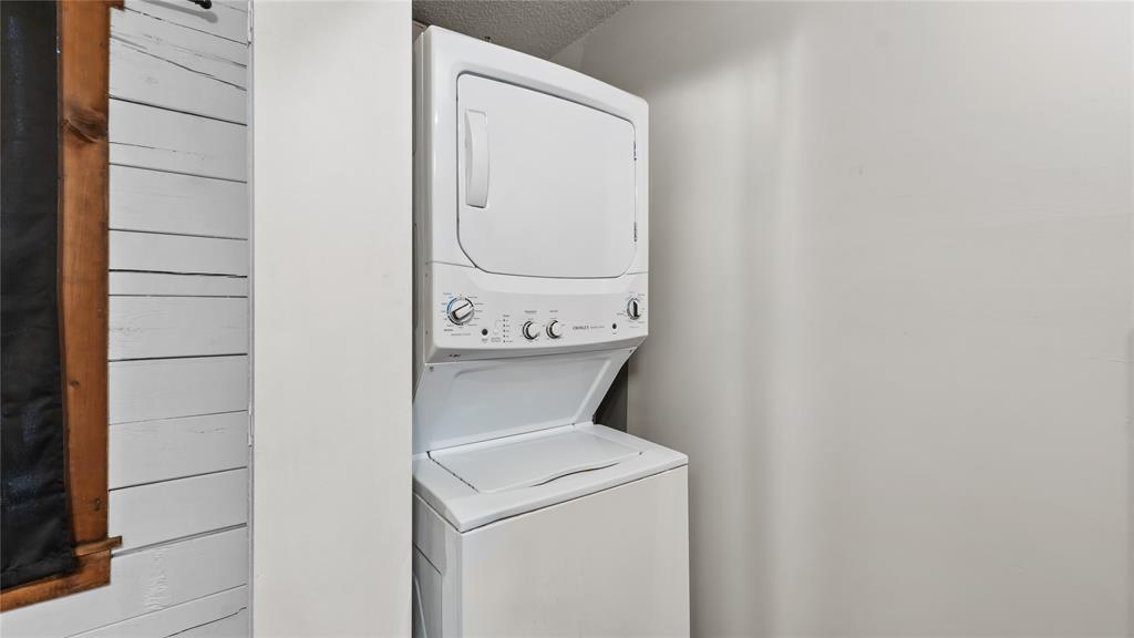 313 Post Oak Road Property Photo 11