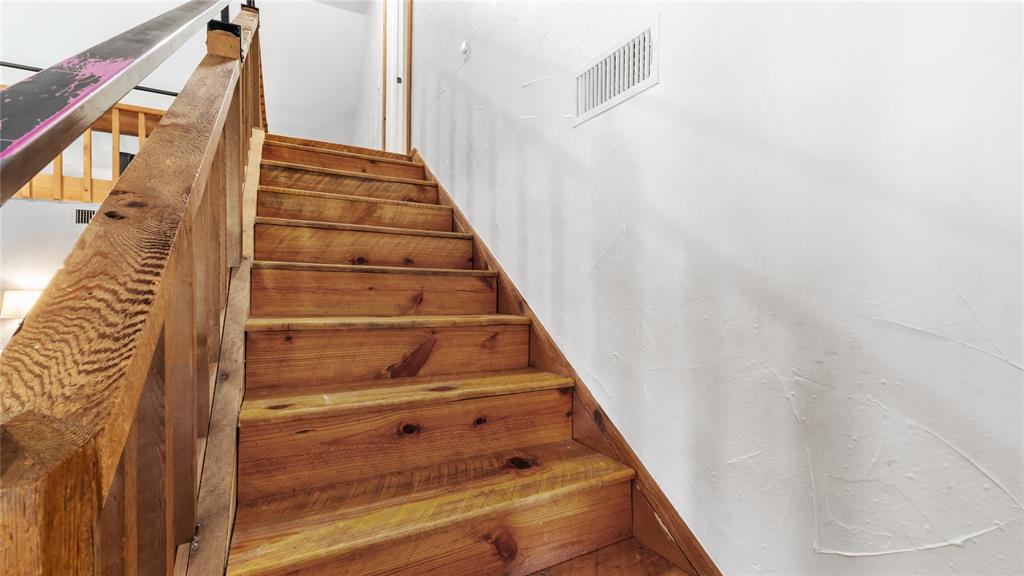 313 Post Oak Road Property Photo 18