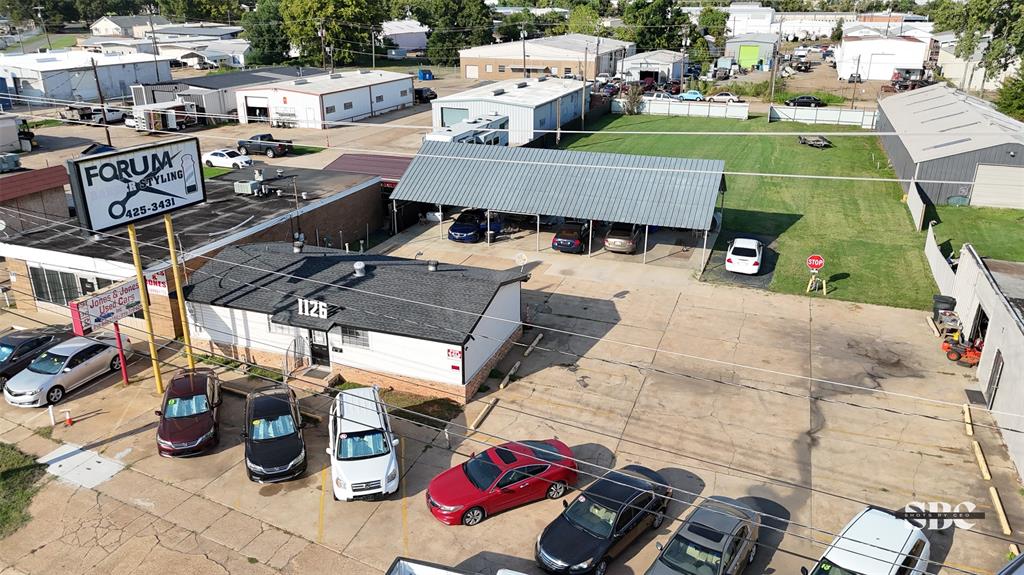 1126 N Market Street Property Photo 4
