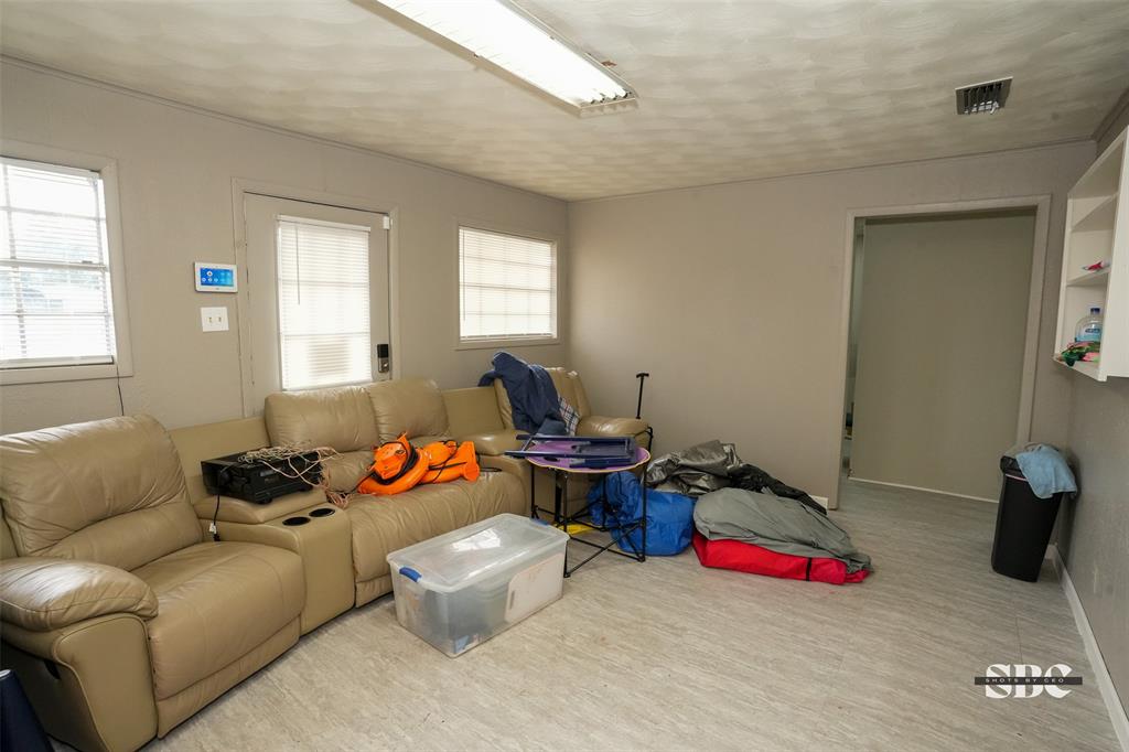 1126 N Market Street Property Photo 7