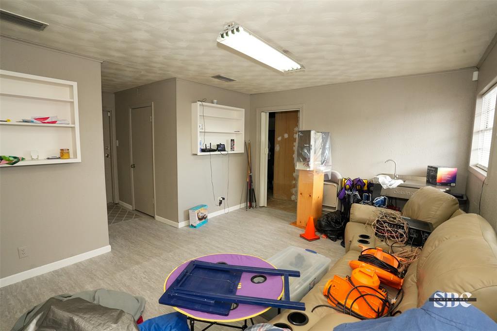 1126 N Market Street Property Photo 8