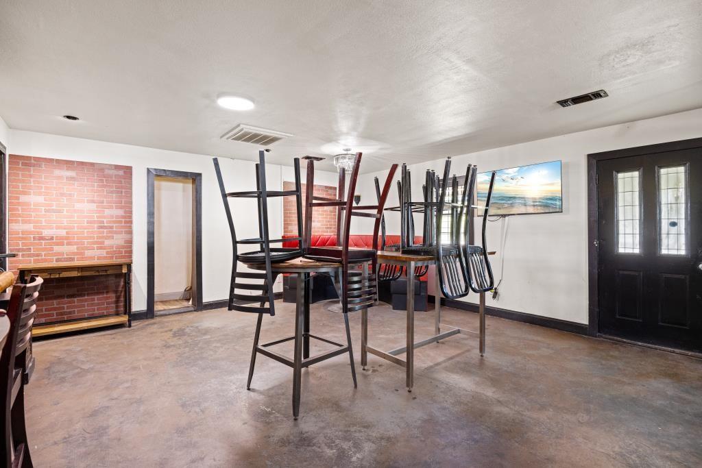5831 Fall Creek Highway Property Photo 10