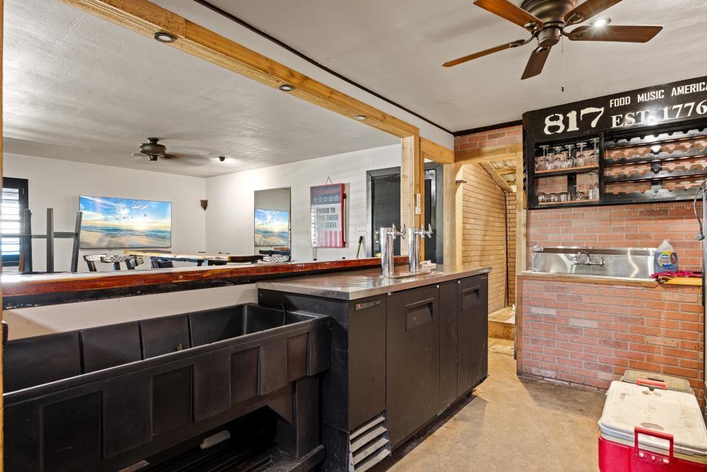 5831 Fall Creek Highway Property Photo 12