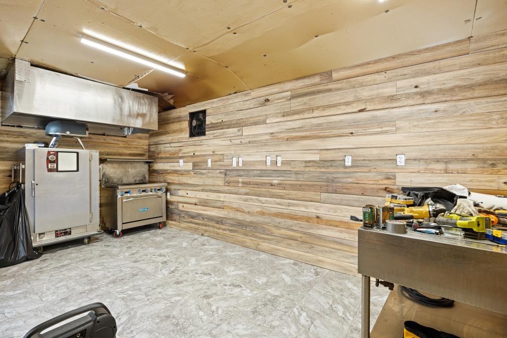 5831 Fall Creek Highway Property Photo 17