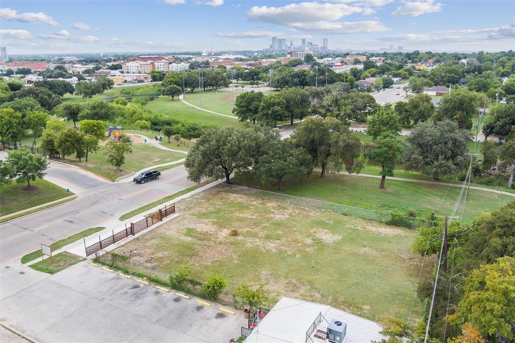 2711 Clinton Avenue Property Photo 1