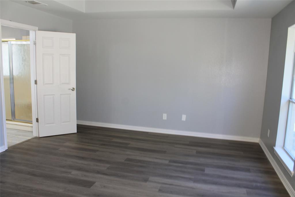 3051 Plainview Road Property Photo 4