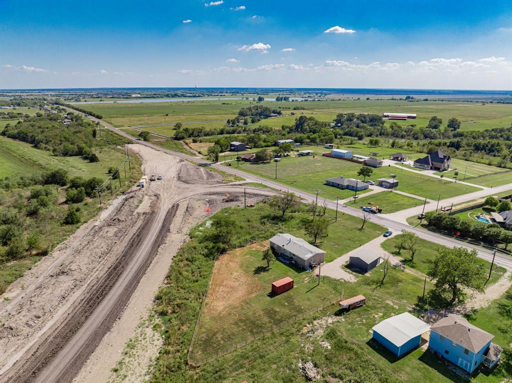 2031 S Fm 148 Property Photo 4