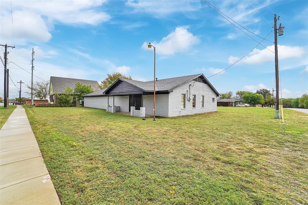 210 W Palestine Street Property Photo 3