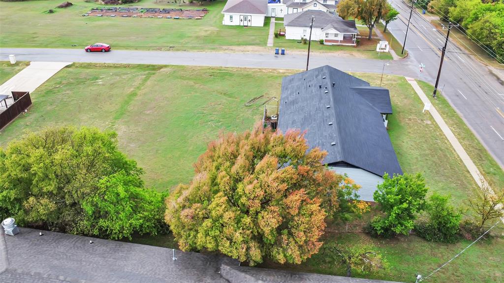 210 W Palestine Street Property Photo 8