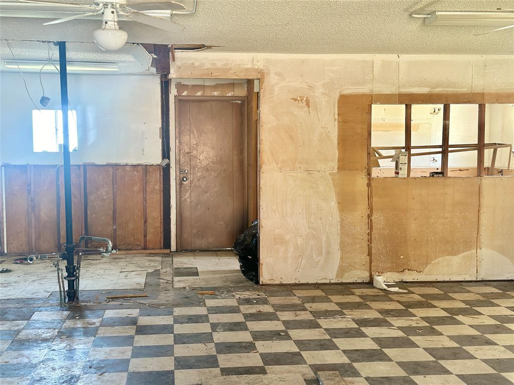 210 W Palestine Street Property Photo 24