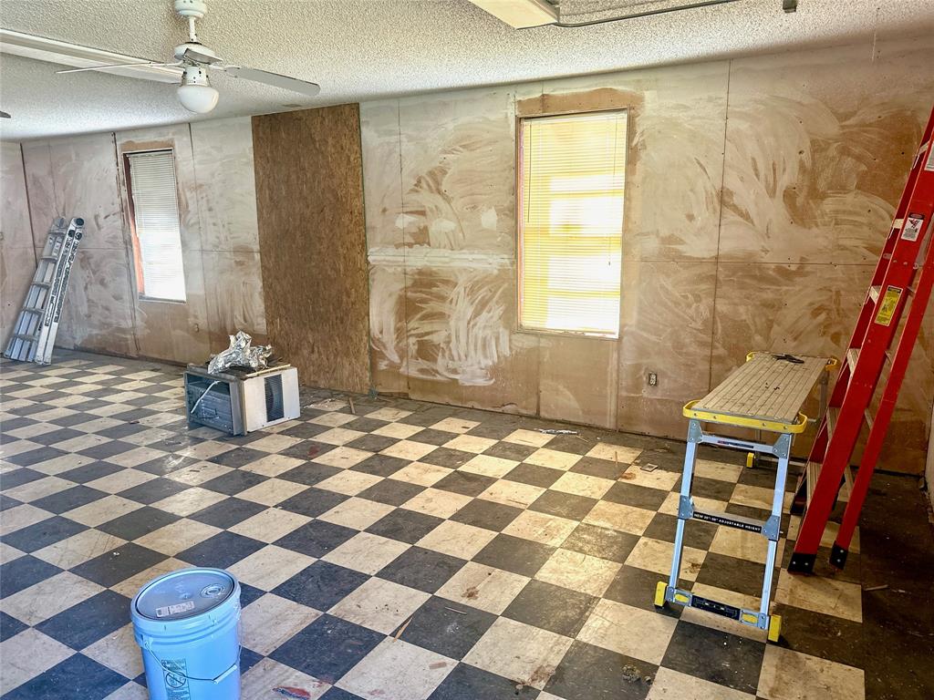 210 W Palestine Street Property Photo 25