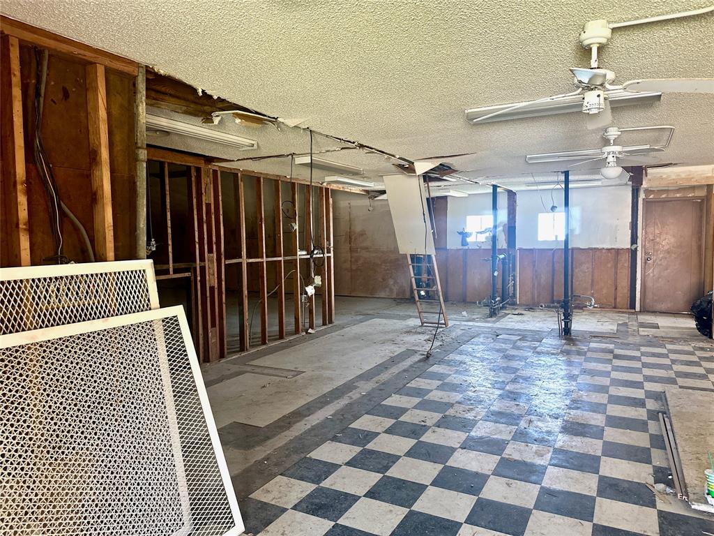 210 W Palestine Street Property Photo 27