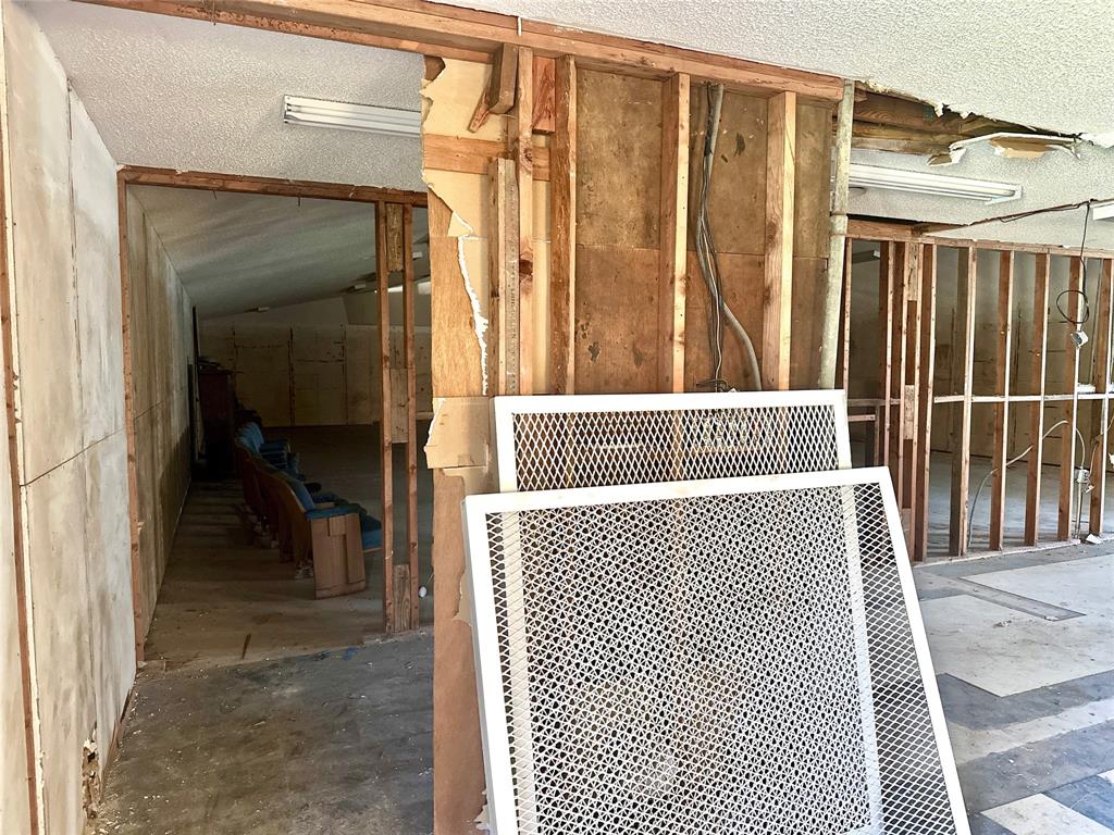 210 W Palestine Street Property Photo 28