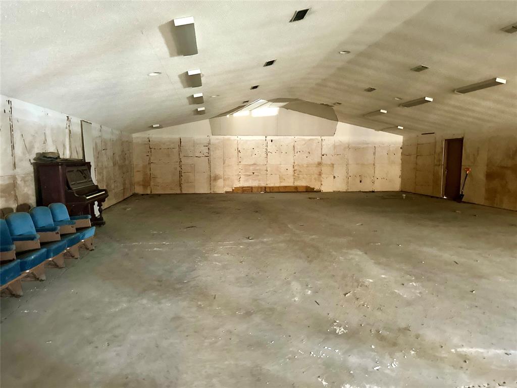 210 W Palestine Street Property Photo 29