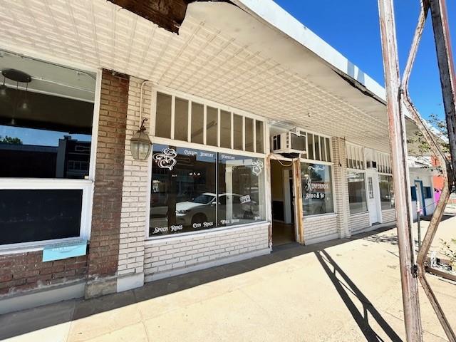 217 E Houston Street Property Photo 1
