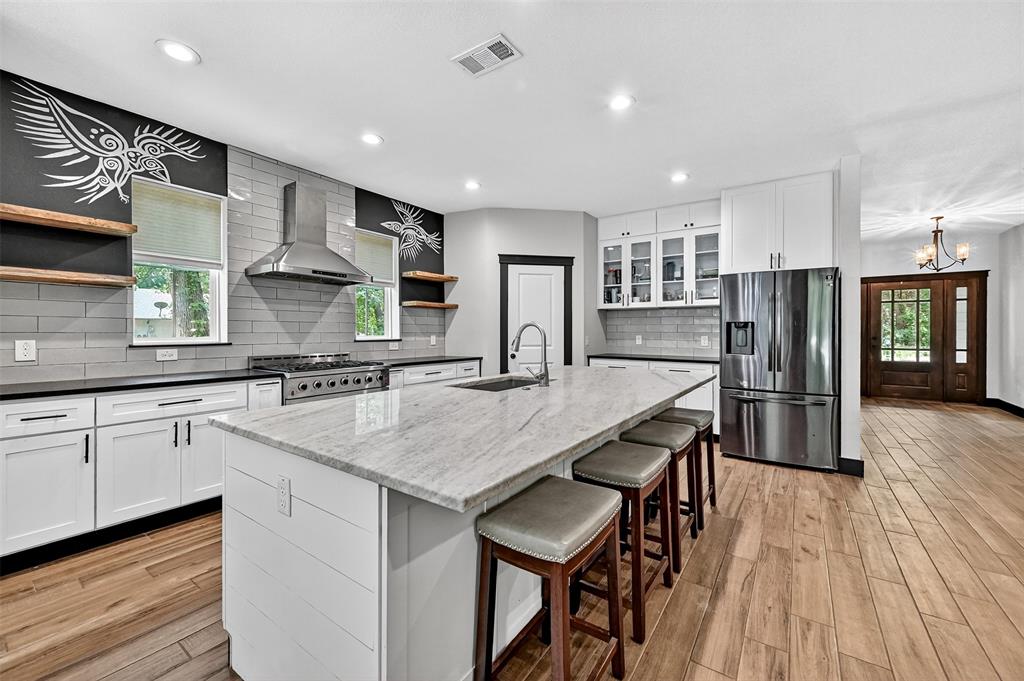 610 Deleon Street Property Photo 2