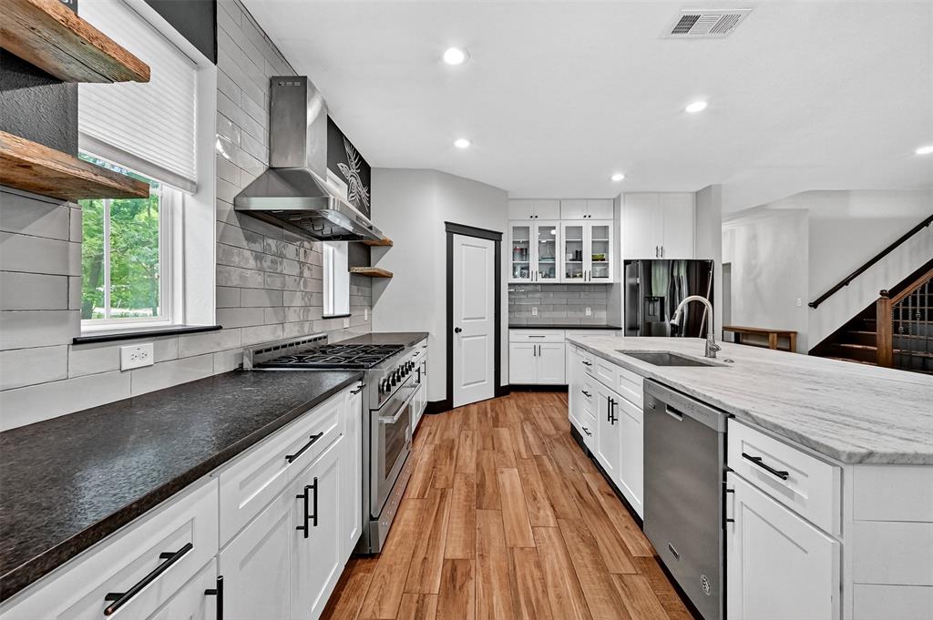 610 Deleon Street Property Photo 15