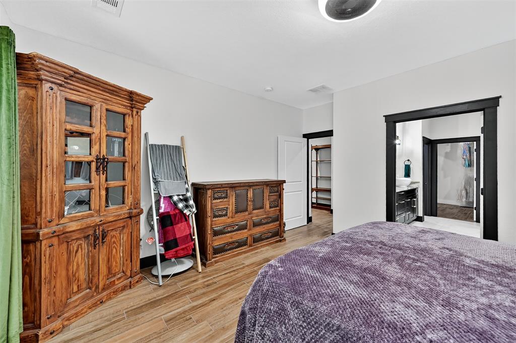 610 Deleon Street Property Photo 20