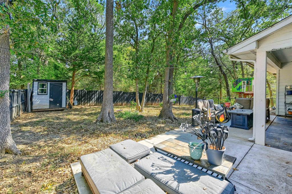 610 Deleon Street Property Photo 35