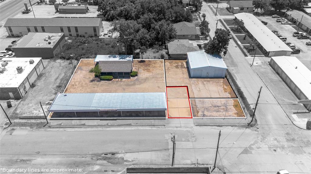 105 W Walnut Property Photo 4