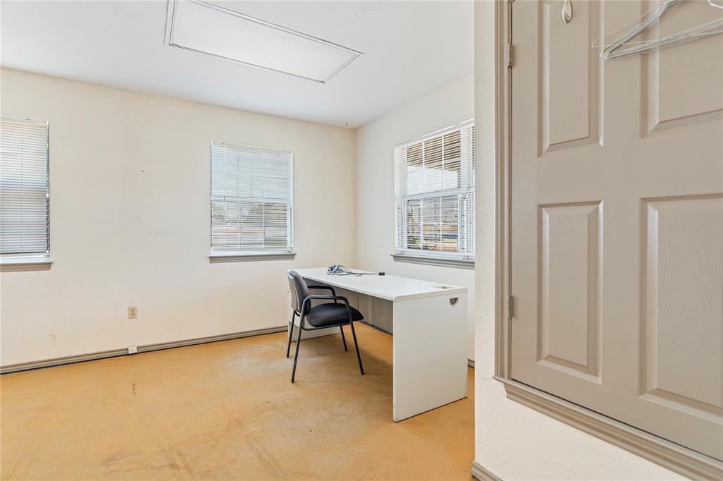 105 W Walnut Property Photo 8