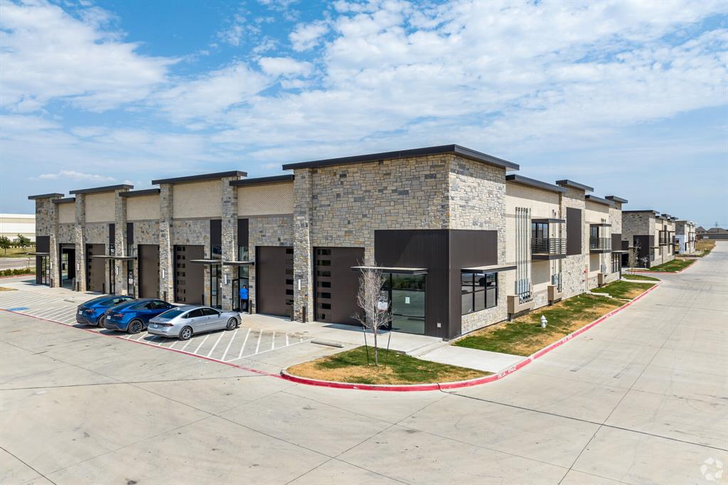 1501 E Belt Line Road Property Photo 2