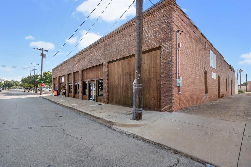 100 E Harrell Street Property Photo 8