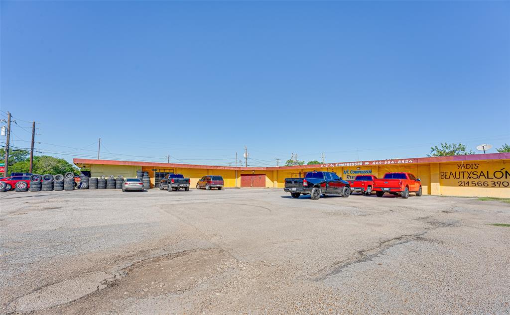 1227 World Store Court Property Photo 2