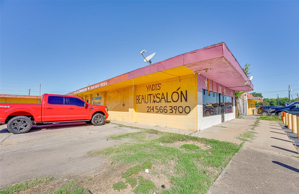 1227 World Store Court Property Photo 3