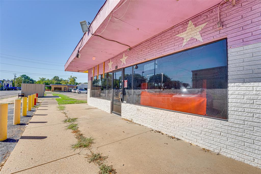 1227 World Store Court Property Photo 4
