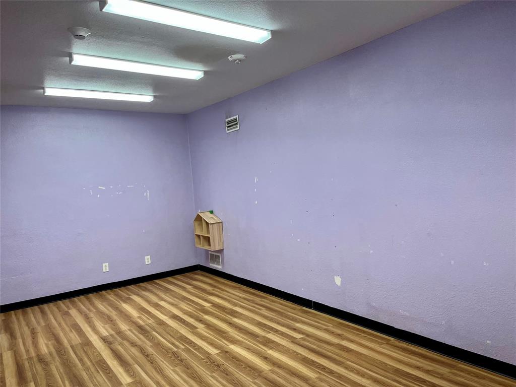 2317 Handley Drive Property Photo 12