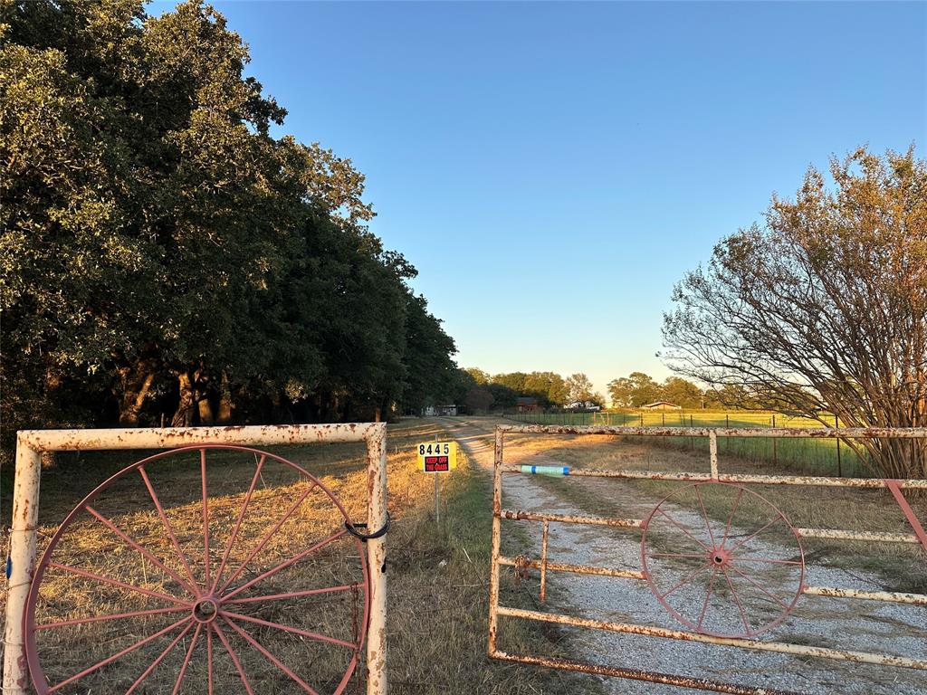 8445 S Interstate 35w Property Photo 1