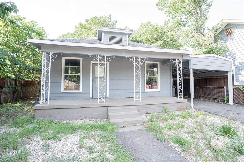 423 W Pembroke Avenue Property Photo 1