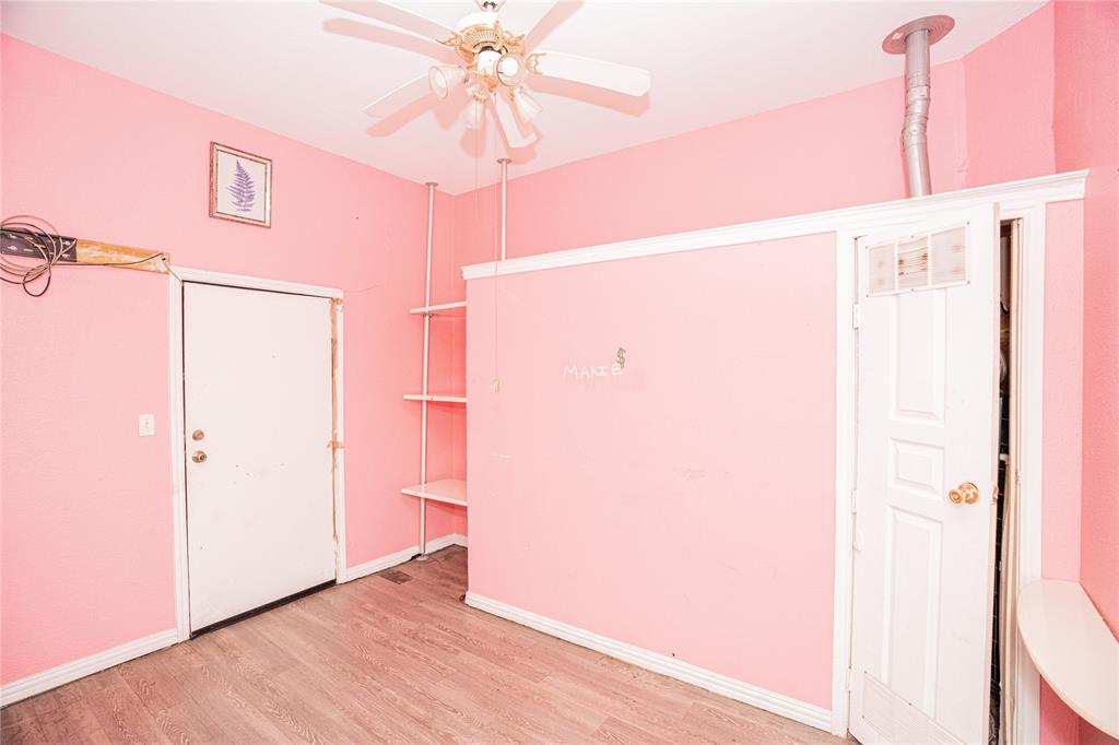 423 W Pembroke Avenue Property Photo 6