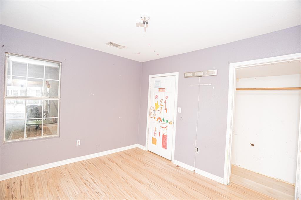 423 W Pembroke Avenue Property Photo 7