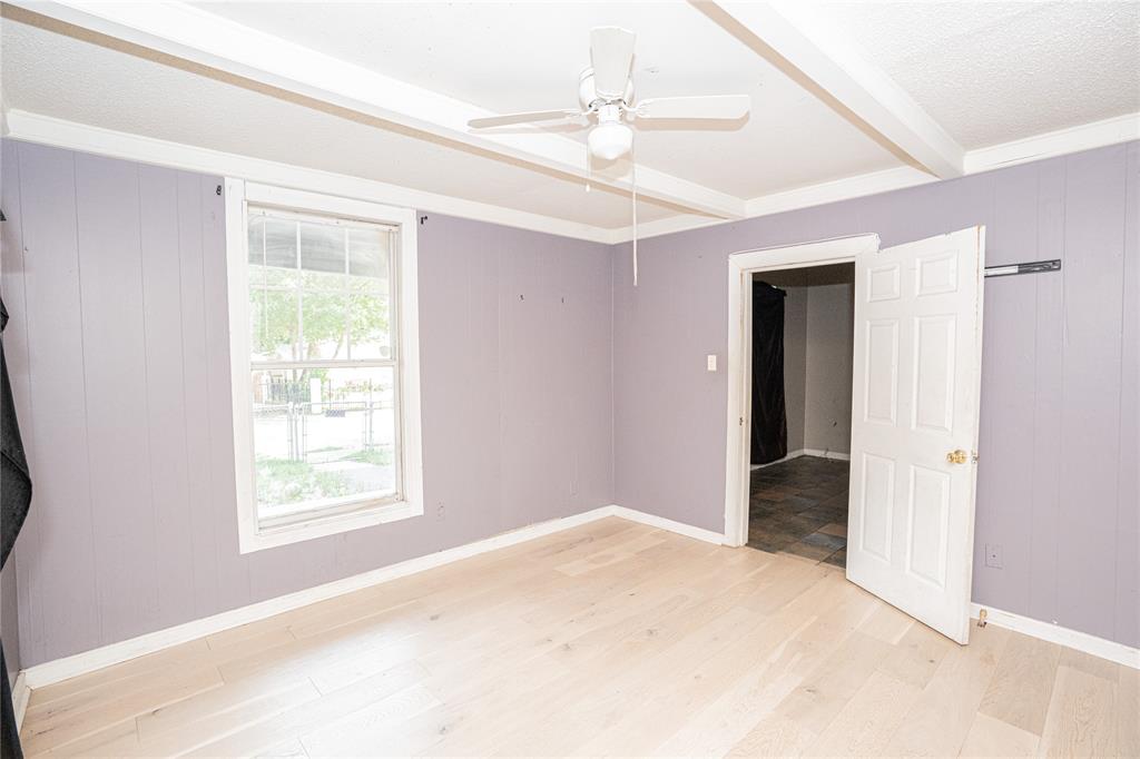 423 W Pembroke Avenue Property Photo 9