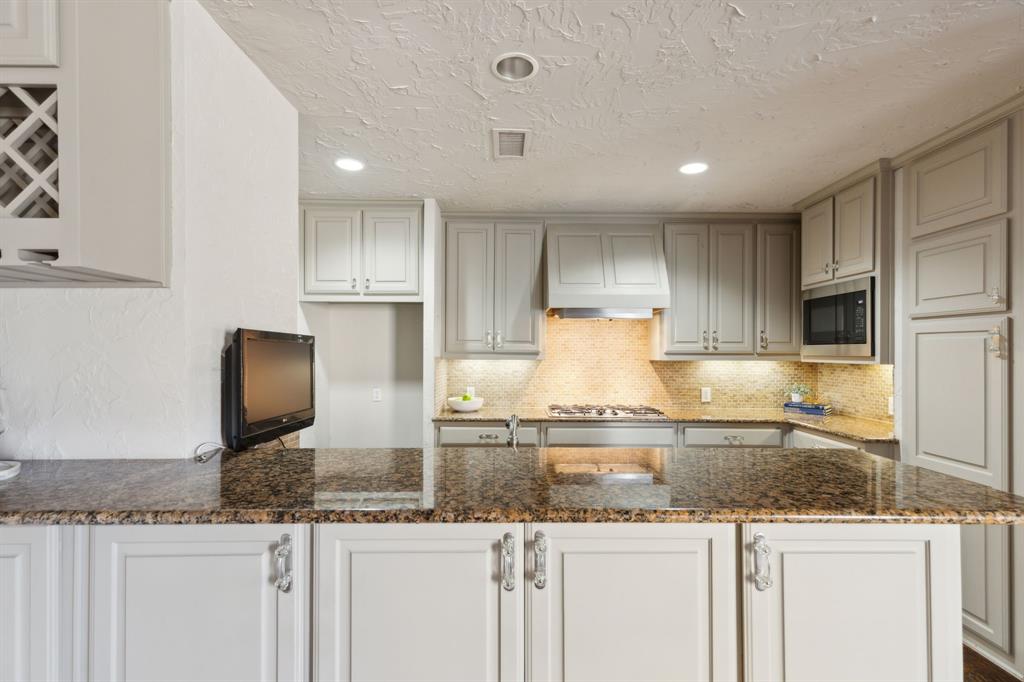 2586 King Arthur Boulevard Property Photo 13