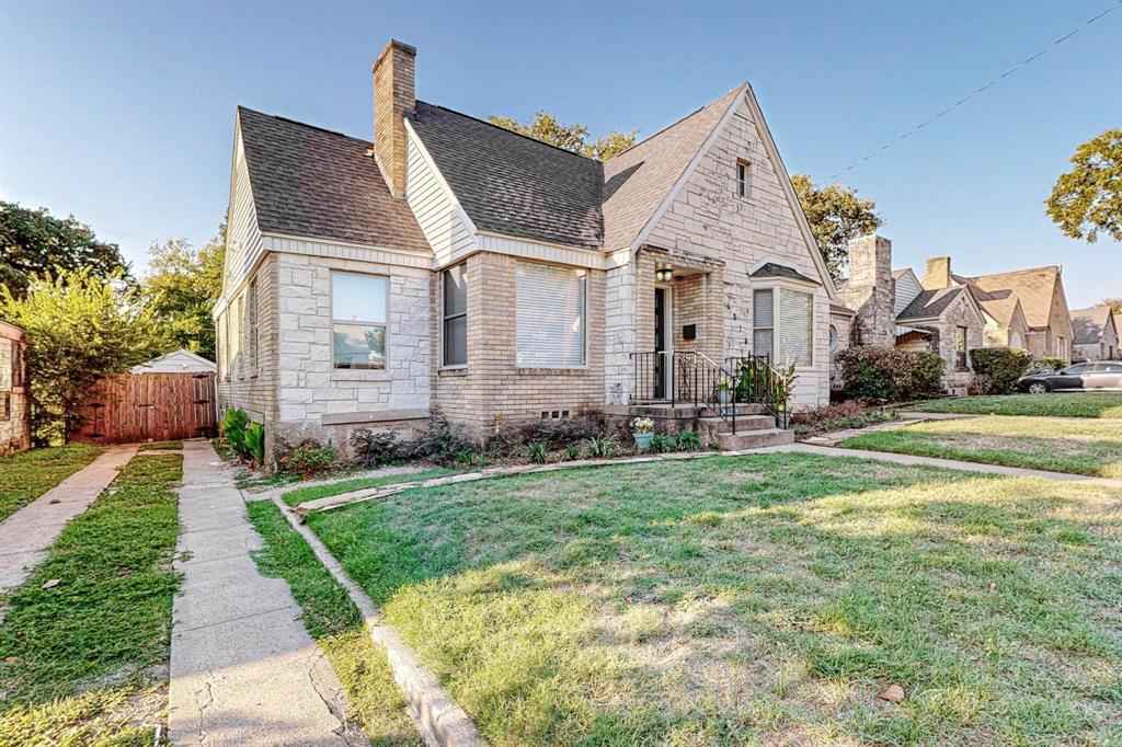 1214 E Waco Avenue Property Photo 1