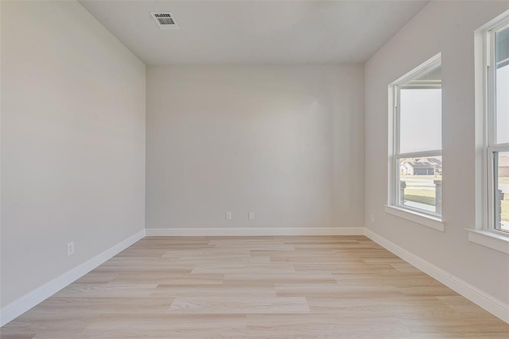 1129 Barrix Drive Property Photo 7
