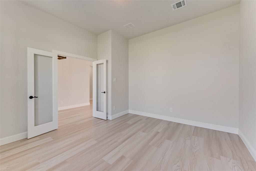 1129 Barrix Drive Property Photo 8