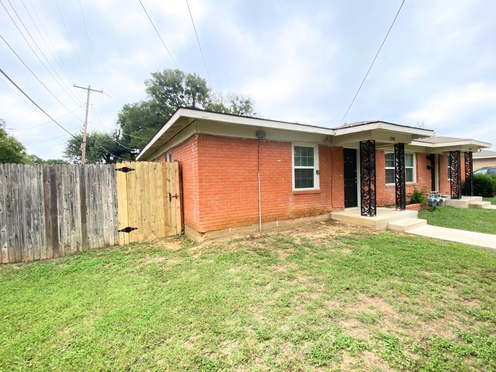 2501 Normont Circle Property Photo 3