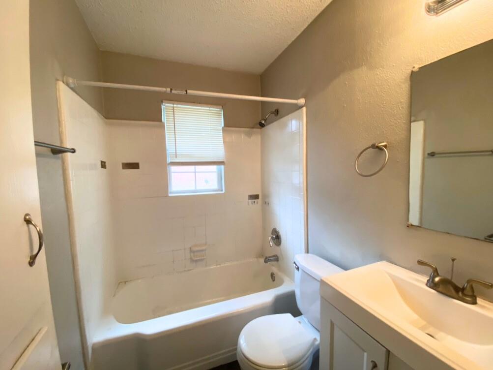 2501 Normont Circle Property Photo 11