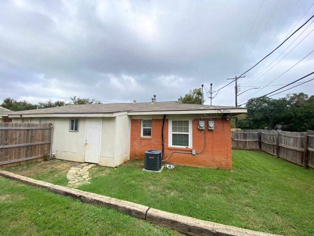 2501 Normont Circle Property Photo 12