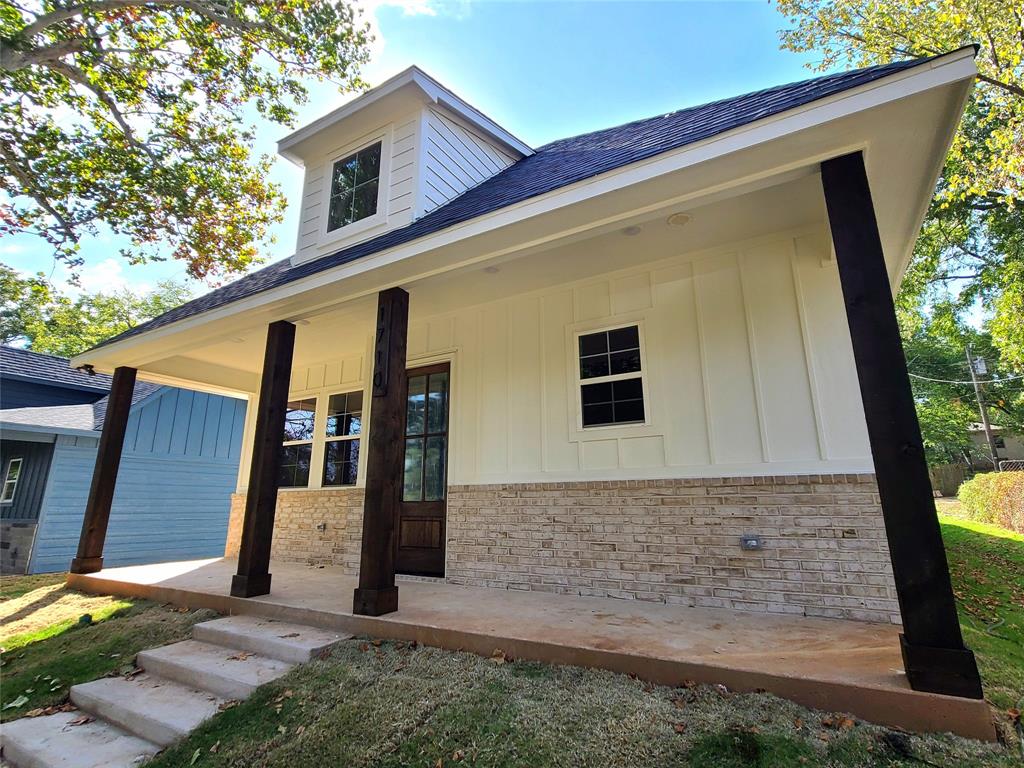 1710 W Parnell Property Photo 2