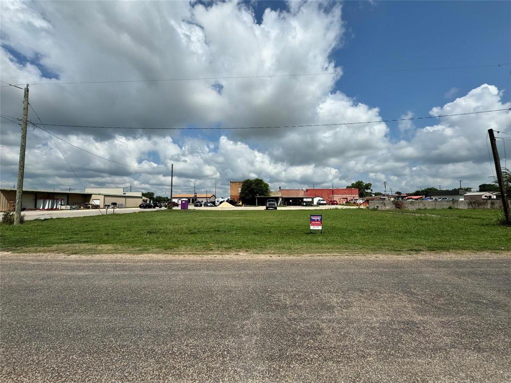 104 S 3rd 1 Street Property Photo 3
