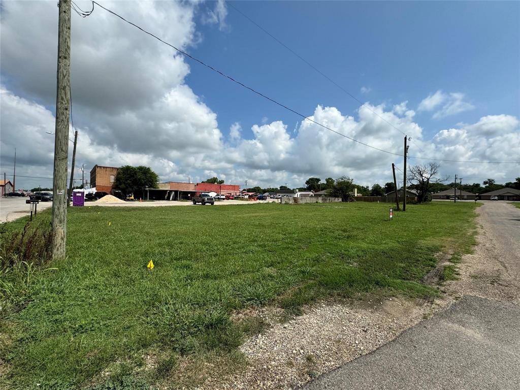 104 S 3rd 1 Street Property Photo 4