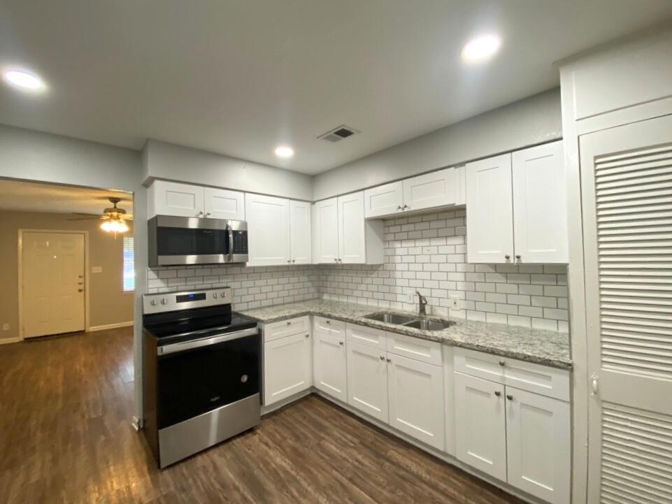2524 Normont Circle Property Photo 7