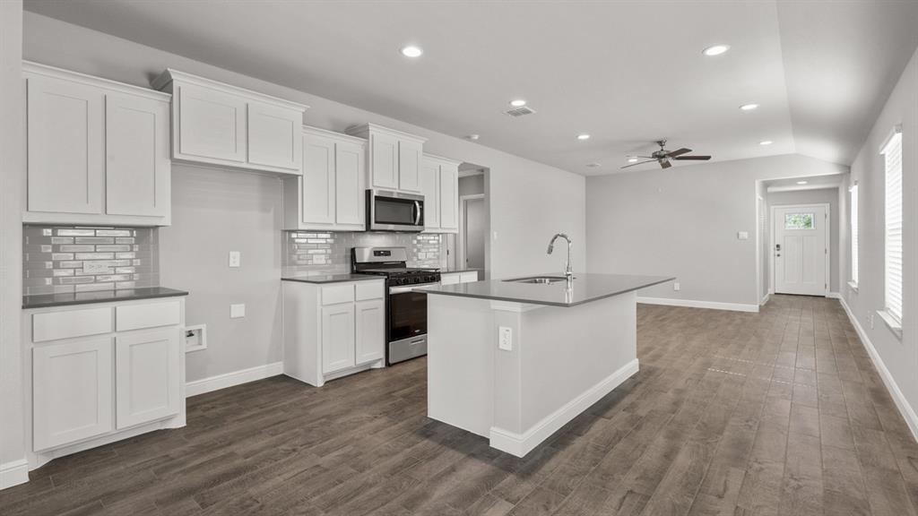 648 Capstone Circle Property Photo 3